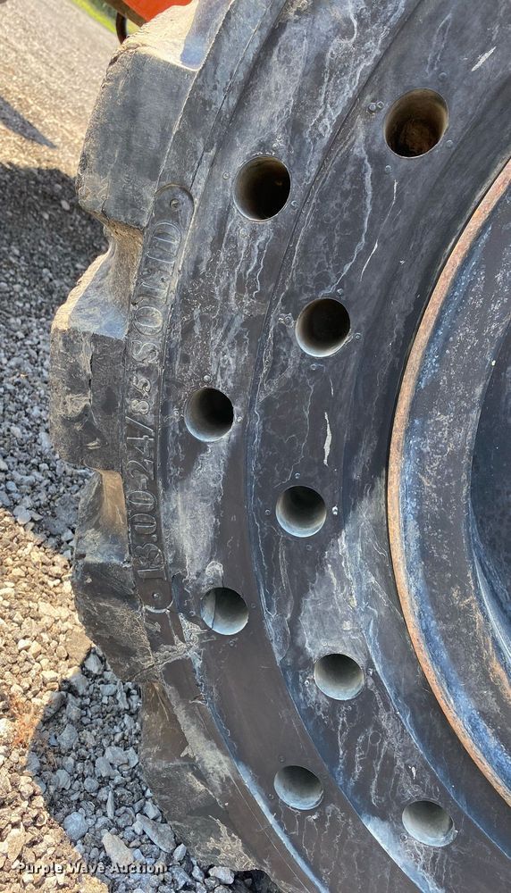 image for item KW9252 2005 SkyTrak 6042  telehandler