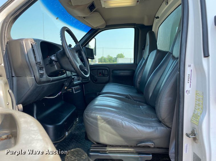 image for item KW9254 2009 GMC C5500  utility / service truck