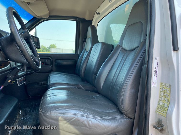 image for item KW9254 2009 GMC C5500  utility / service truck