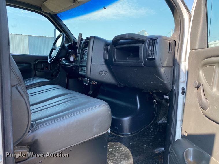 image for item KW9254 2009 GMC C5500  utility / service truck