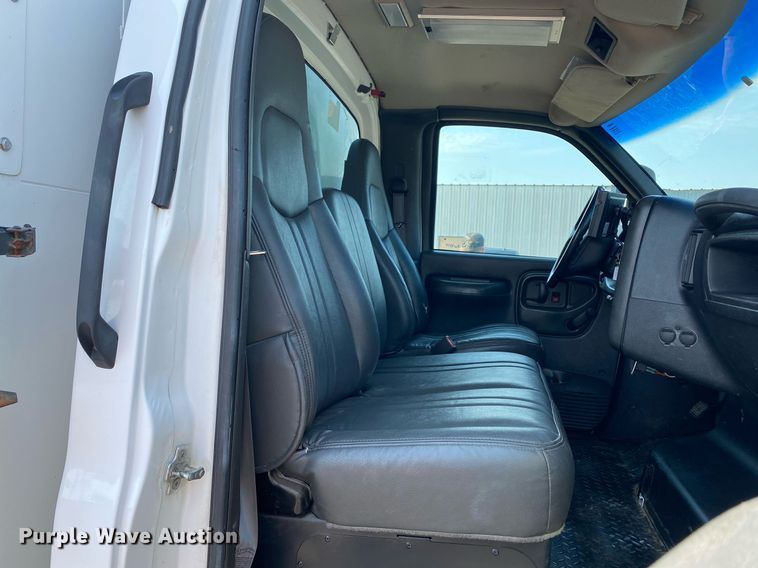 image for item KW9254 2009 GMC C5500  utility / service truck