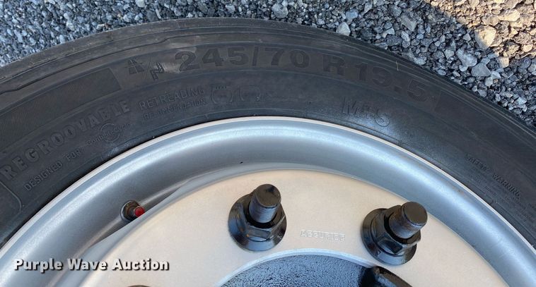 image for item KW9254 2009 GMC C5500  utility / service truck