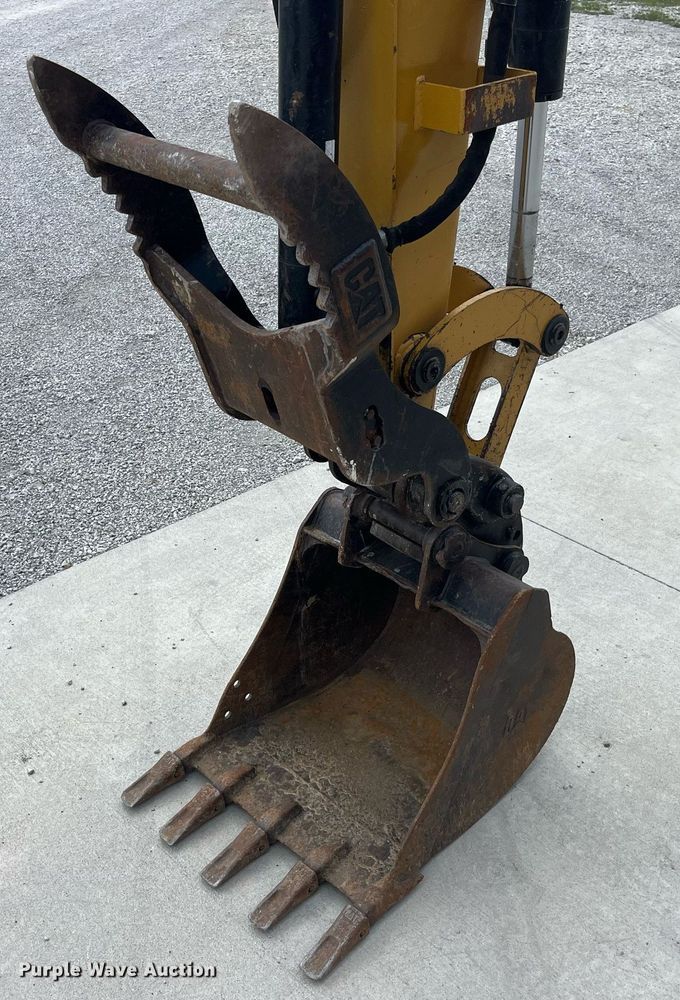 image for item LA9983 2007 Caterpillar 305C CR  mini excavator