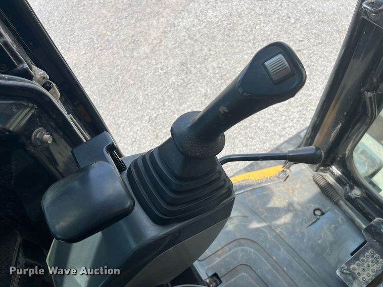 image for item LA9983 2007 Caterpillar 305C CR  mini excavator