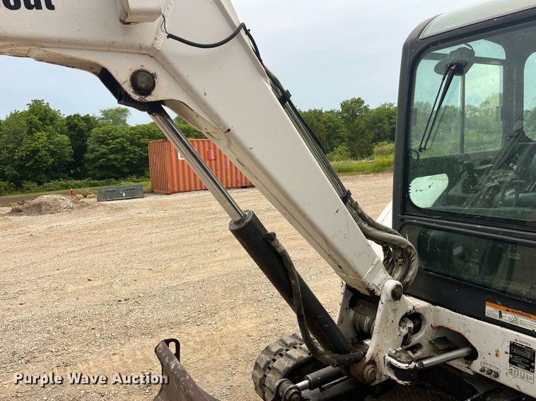 image for item LA9985 2008 Bobcat 335G  mini excavator