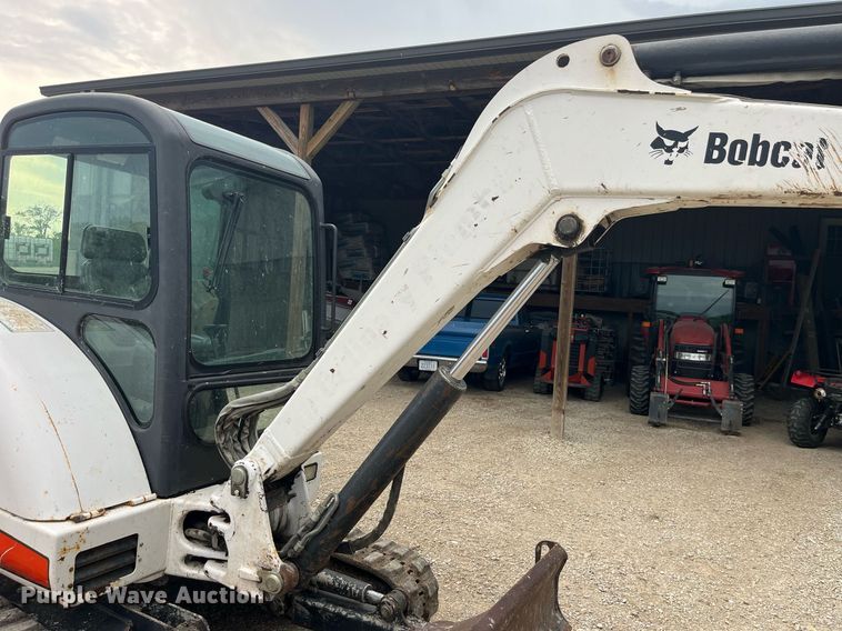 image for item LA9985 2008 Bobcat 335G  mini excavator