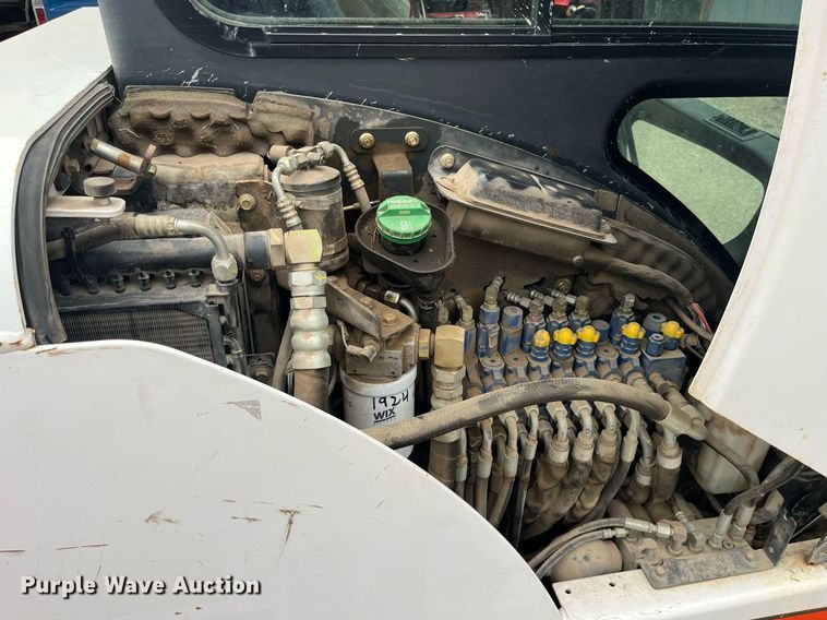 image for item LA9985 2008 Bobcat 335G  mini excavator