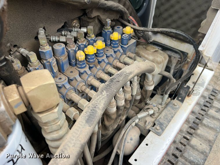 image for item LA9985 2008 Bobcat 335G  mini excavator