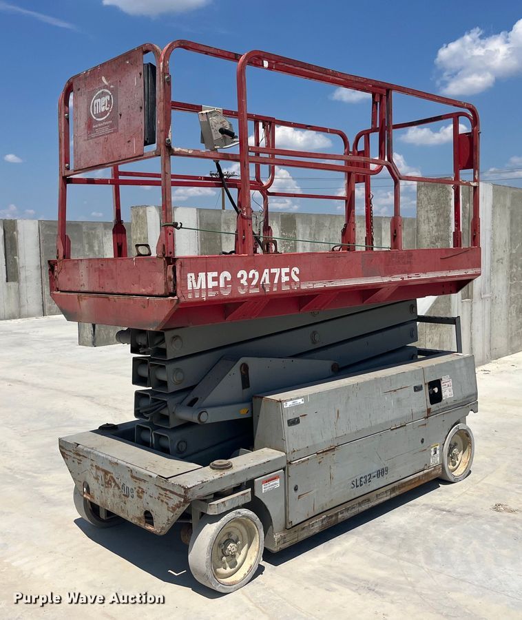 image for item LB9012 2000 Mec 3247ES  scissor lift