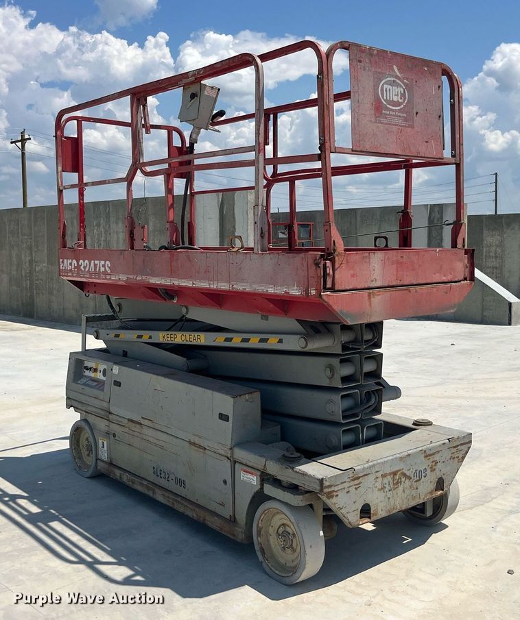 image for item LB9012 2000 Mec 3247ES  scissor lift