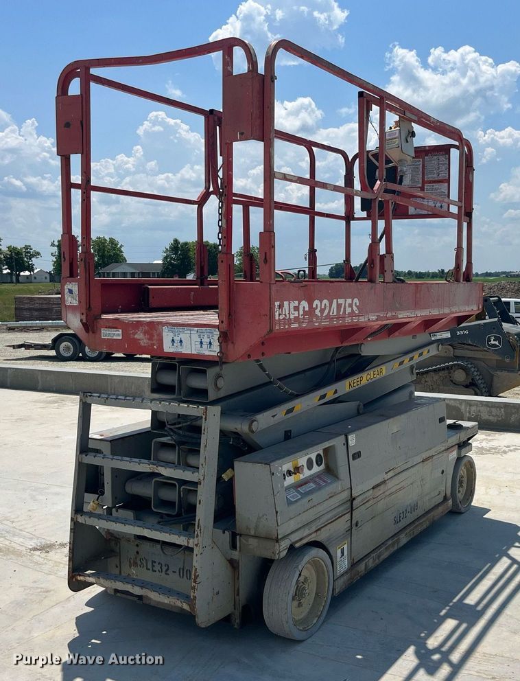 image for item LB9012 2000 Mec 3247ES  scissor lift