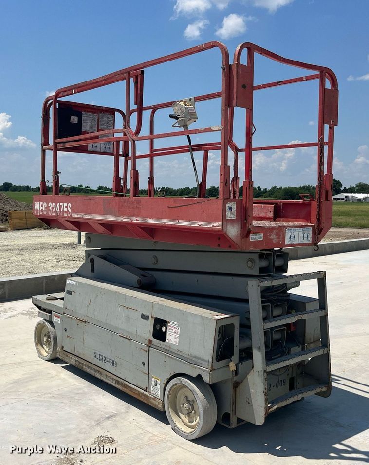 image for item LB9012 2000 Mec 3247ES  scissor lift