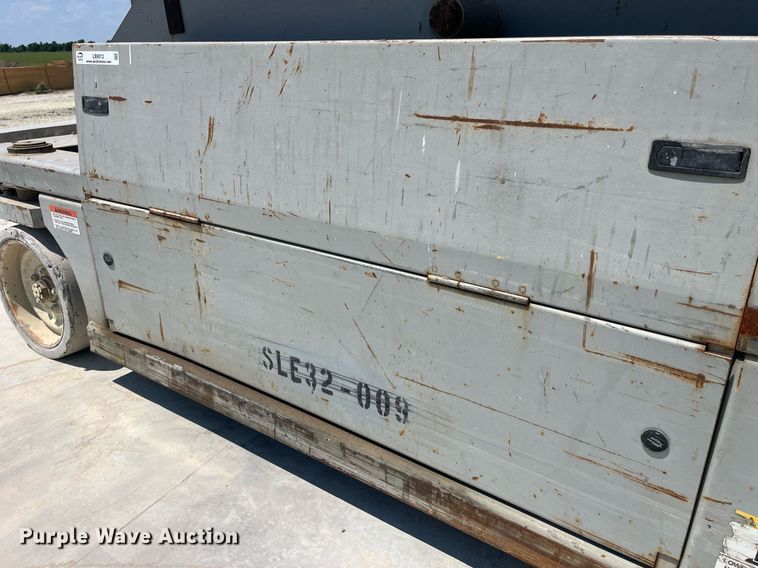 image for item LB9012 2000 Mec 3247ES  scissor lift