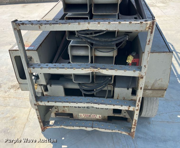 image for item LB9012 2000 Mec 3247ES  scissor lift