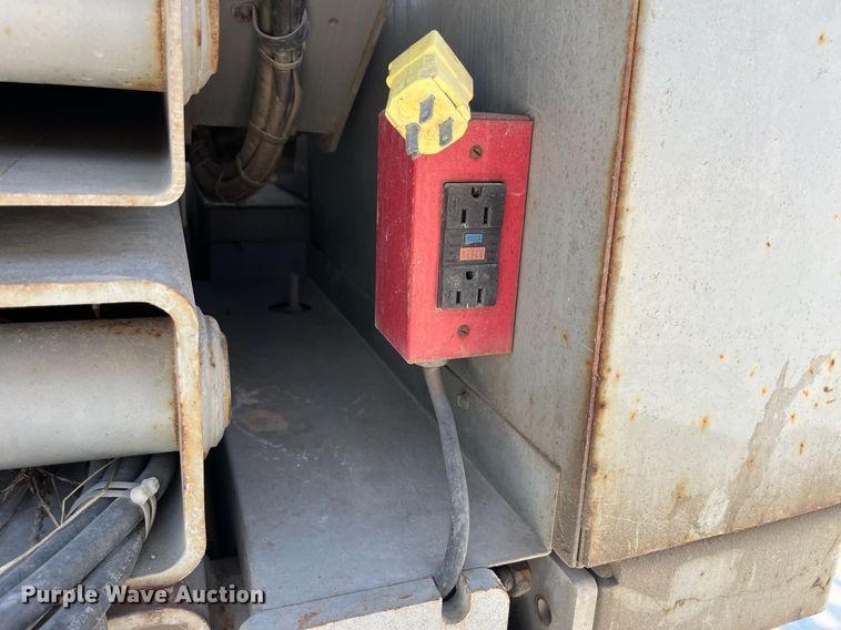 image for item LB9012 2000 Mec 3247ES  scissor lift