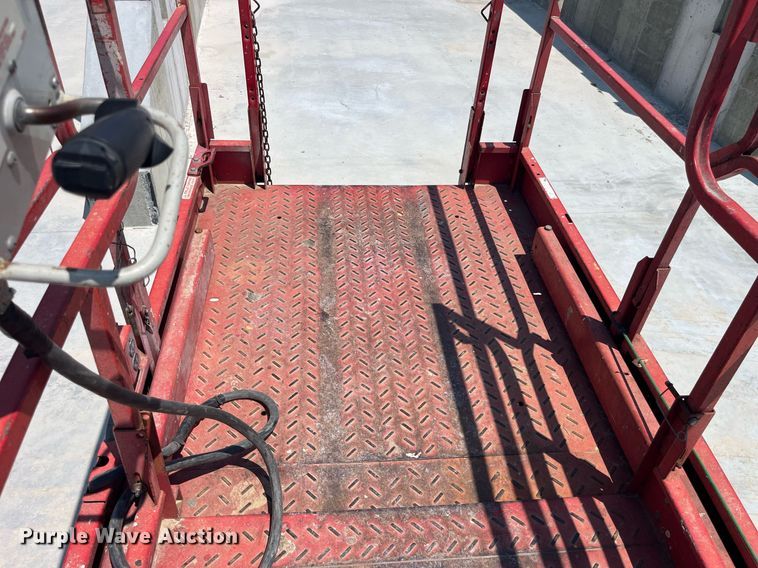 image for item LB9012 2000 Mec 3247ES  scissor lift