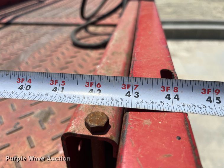 image for item LB9012 2000 Mec 3247ES  scissor lift