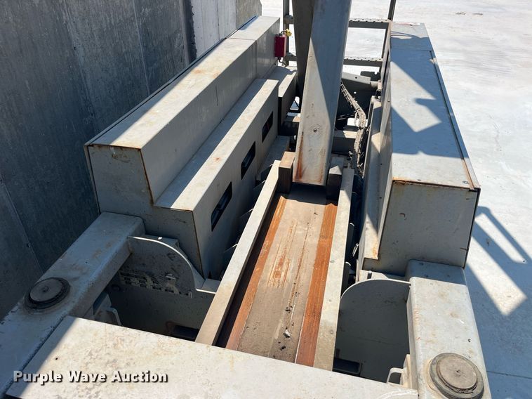 image for item LB9012 2000 Mec 3247ES  scissor lift