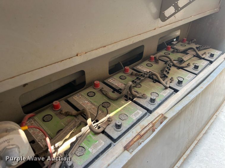 image for item LB9012 2000 Mec 3247ES  scissor lift