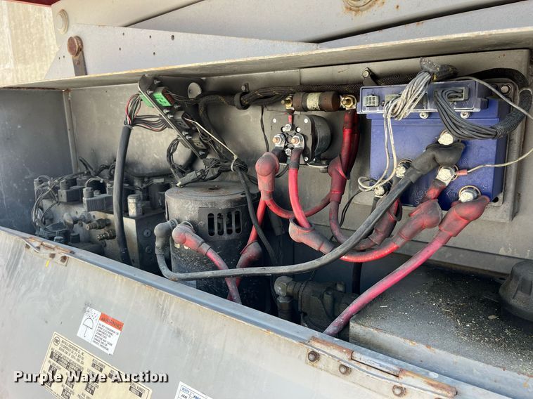 image for item LB9012 2000 Mec 3247ES  scissor lift