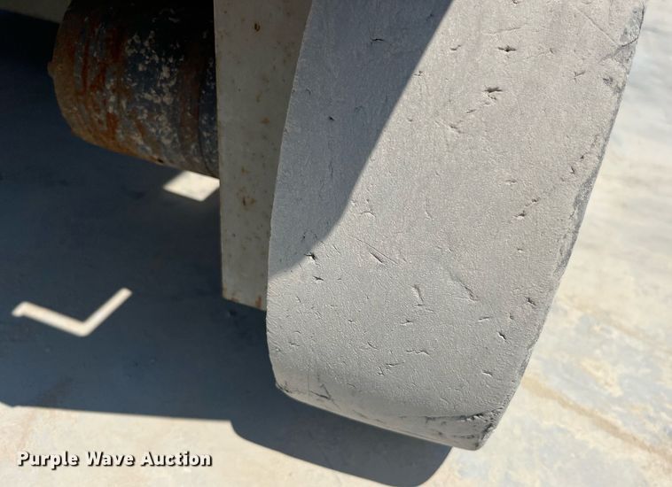 image for item LB9012 2000 Mec 3247ES  scissor lift