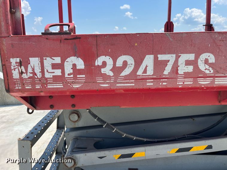 image for item LB9012 2000 Mec 3247ES  scissor lift