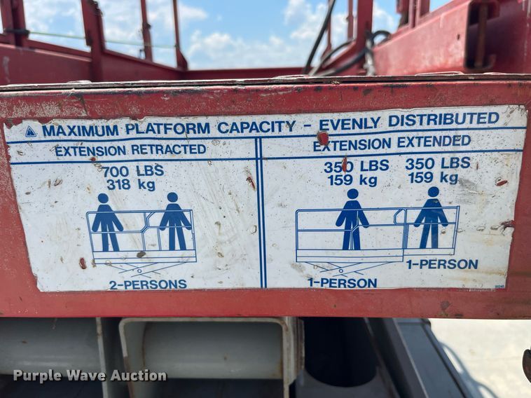 image for item LB9012 2000 Mec 3247ES  scissor lift