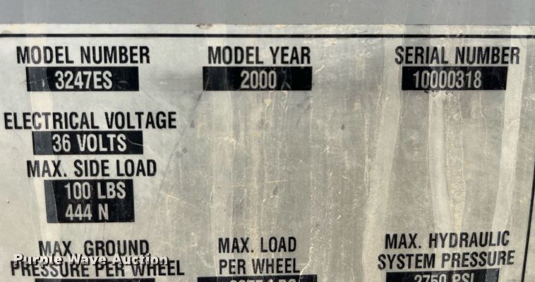 image for item LB9012 2000 Mec 3247ES  scissor lift