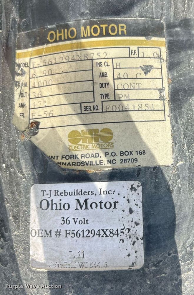 image for item LB9012 2000 Mec 3247ES  scissor lift