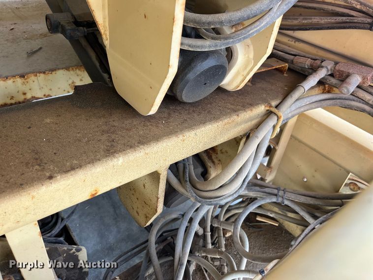 image for item LB9013 2000 JLG 3246E2  scissor lift