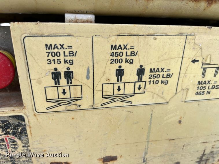 image for item LB9013 2000 JLG 3246E2  scissor lift