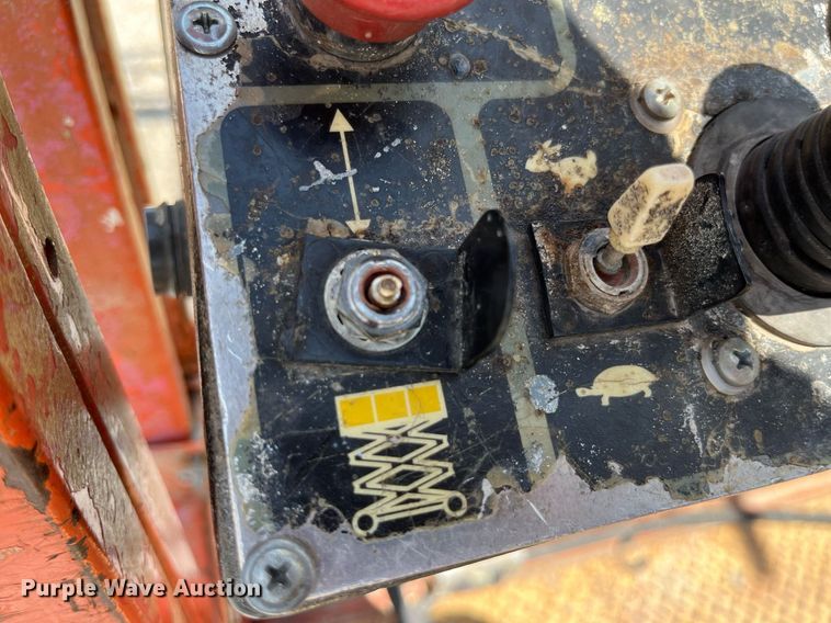 image for item LB9013 2000 JLG 3246E2  scissor lift