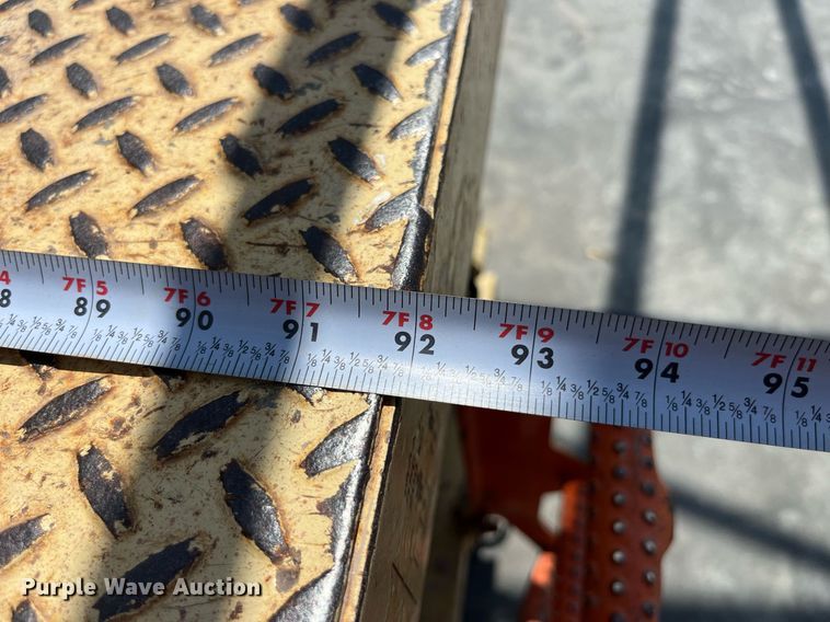 image for item LB9013 2000 JLG 3246E2  scissor lift