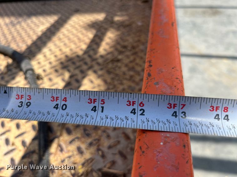 image for item LB9013 2000 JLG 3246E2  scissor lift