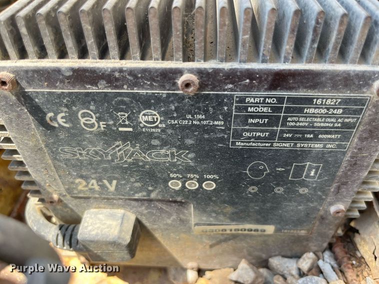 image for item LB9013 2000 JLG 3246E2  scissor lift