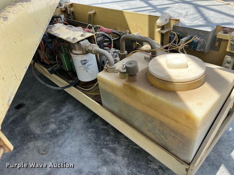 image for item LB9013 2000 JLG 3246E2  scissor lift