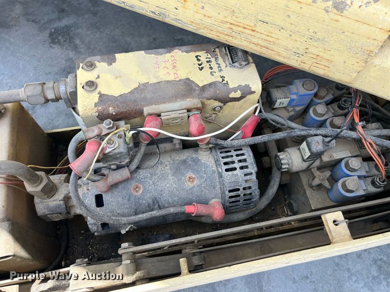 image for item LB9013 2000 JLG 3246E2  scissor lift