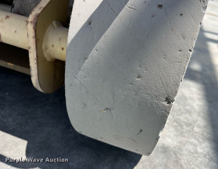 image for item LB9013 2000 JLG 3246E2  scissor lift