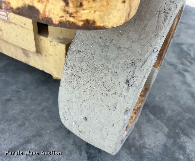 image for item LB9013 2000 JLG 3246E2  scissor lift