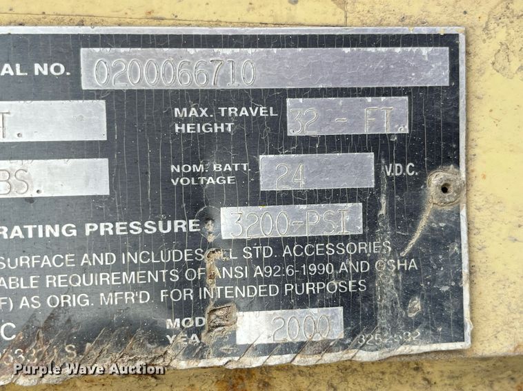 image for item LB9013 2000 JLG 3246E2  scissor lift