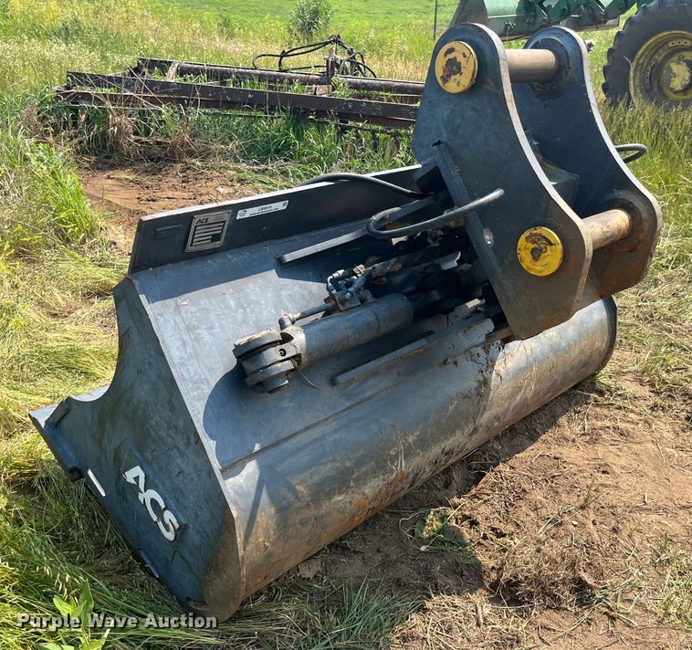 image for item LB9016 ACS  72" W excavator bucket