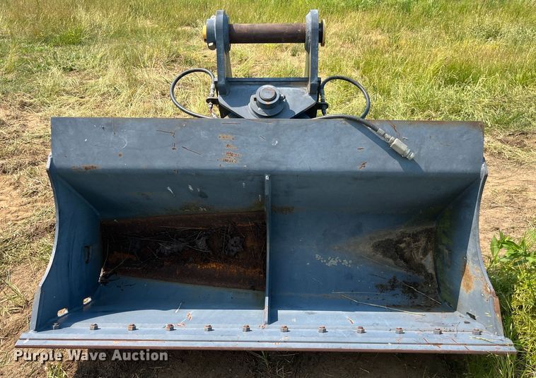 image for item LB9016 ACS  72" W excavator bucket