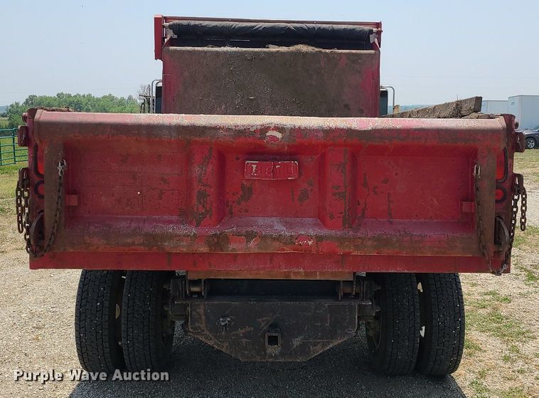 image for item LE9136 2001 GMC C6500  dump truck