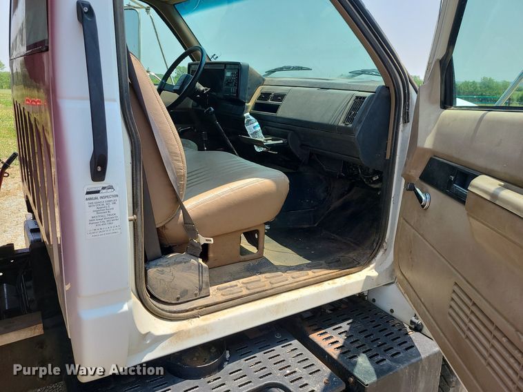 image for item LE9136 2001 GMC C6500  dump truck