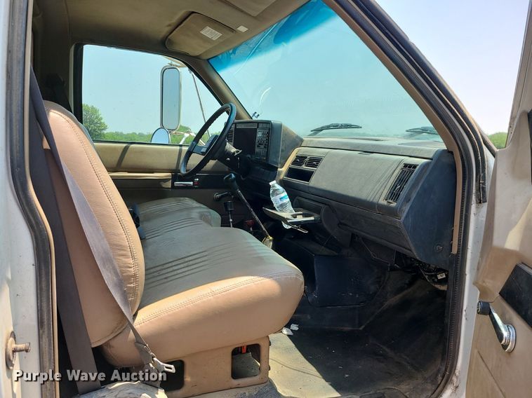 image for item LE9136 2001 GMC C6500  dump truck