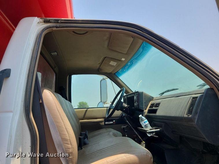 image for item LE9136 2001 GMC C6500  dump truck