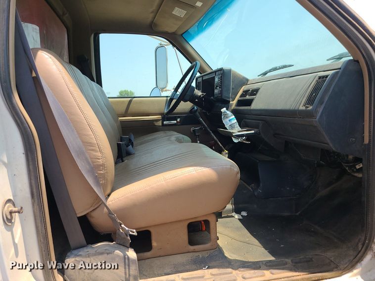 image for item LE9136 2001 GMC C6500  dump truck