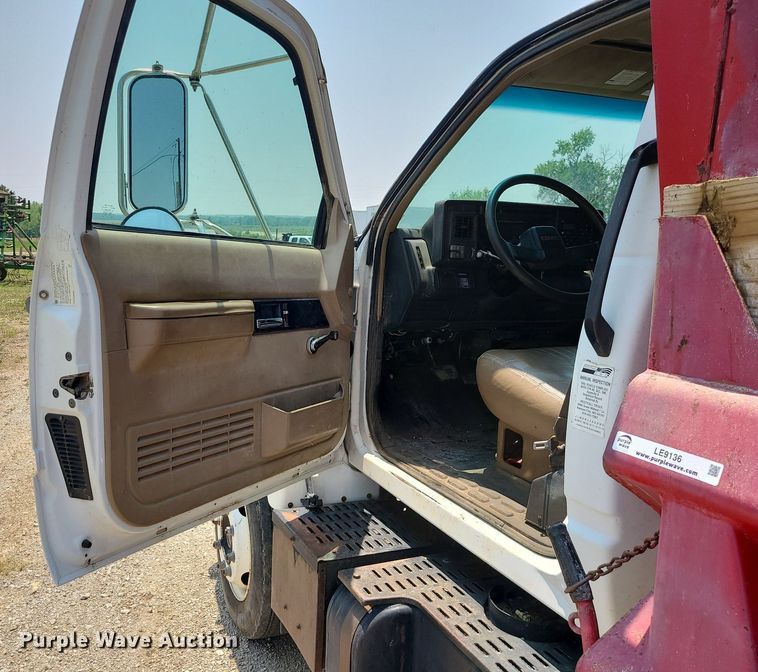 image for item LE9136 2001 GMC C6500  dump truck