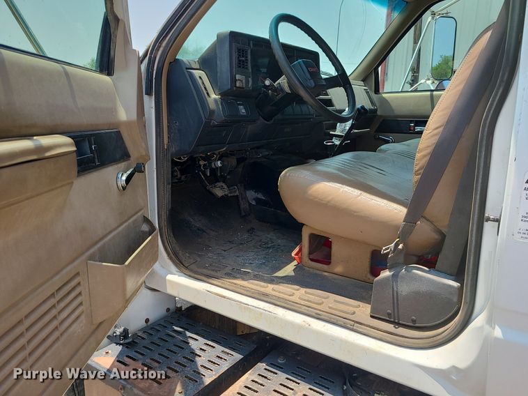 image for item LE9136 2001 GMC C6500  dump truck