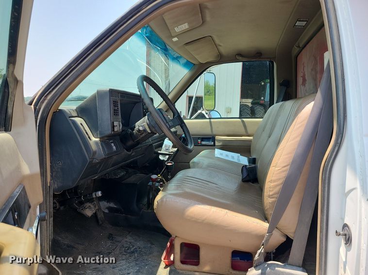 image for item LE9136 2001 GMC C6500  dump truck